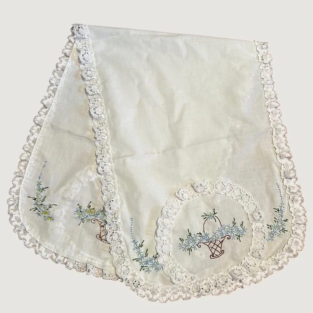 VTG Embroidered Flower Basket Lace Trim White Cotton Table Runner Cottagecore